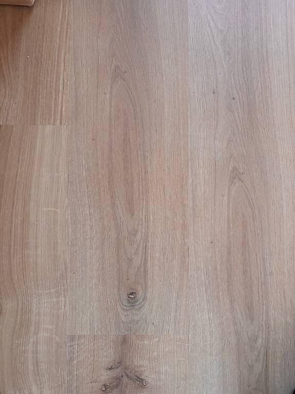 Rivestimenti per pavimenti: Laminat Eiche ca. 30 m2 – Usato da Windisch venduto da joe_akeem