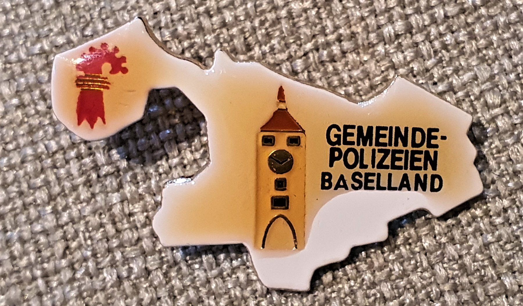 Placchette & Badge: M427 - Pin Gemeinde Polizei-en Baselland Liestal Tor – Usato da Reinach BL venduto da Boston-Verkauf