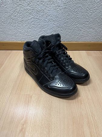 Air Jordan 1 Anodized Black - Grösse 44.5 (US 10.5)