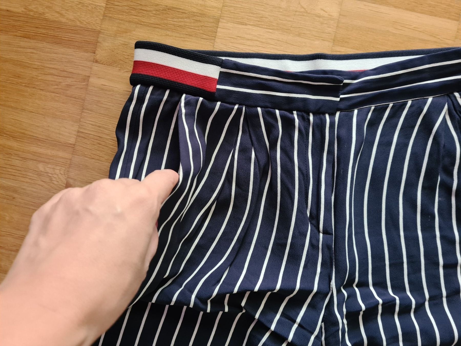 Tommy Hilfiger Pantaloni: Tommy Hilfiger Hose Gr. 6 – Usato da Jona venduto da Good_luck_ 3