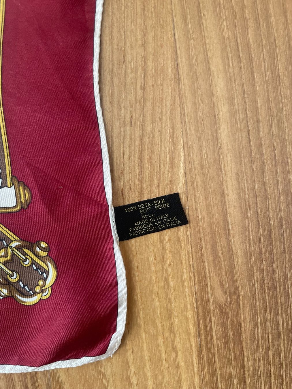 Foulard & Sciarpe: Seidentuch  Seide rot weiss mit Muster – Usato da Buchs SG venduto da VintageHomeCH 1