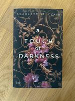 A Touch of Darkness von Scarlett St. Clair (Booktok)