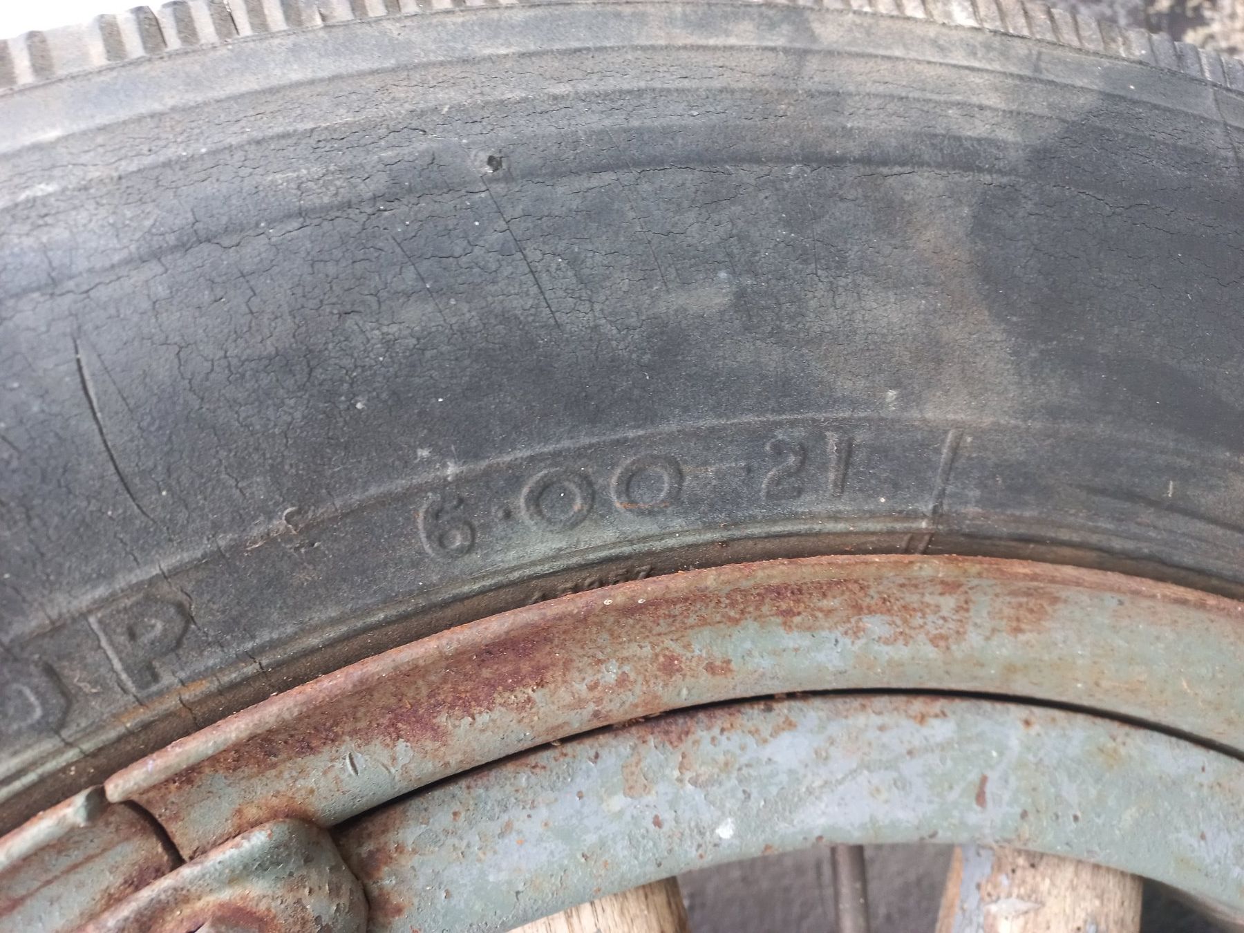 Buick Pneumatici & Ruote complete: Oldtimer 2 Speichenrad / Holzspeichenrad BUICK 21" für Deko – Usato da Dulliken venduto da Dullikenlerchclassic 5