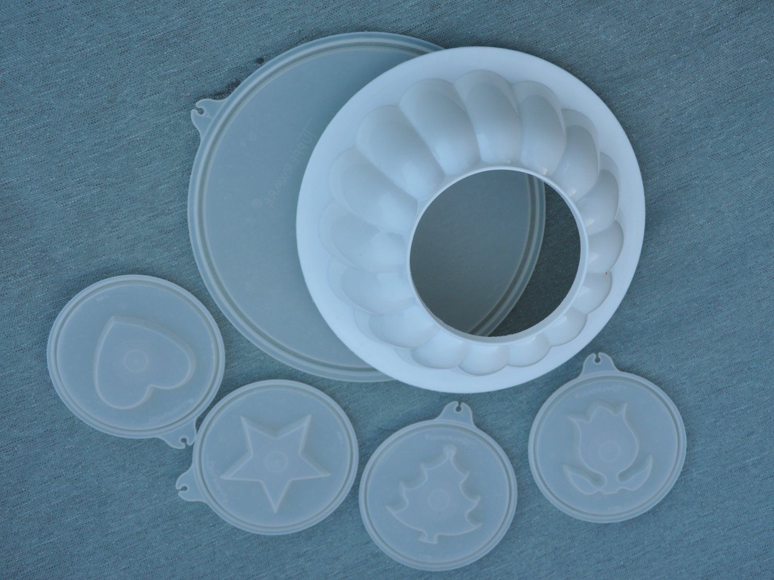 Tupperware Backformen: Tupperware : puddingform weiss - moule à pudding - blanc – Gebraucht aus Fully von Minouchka
