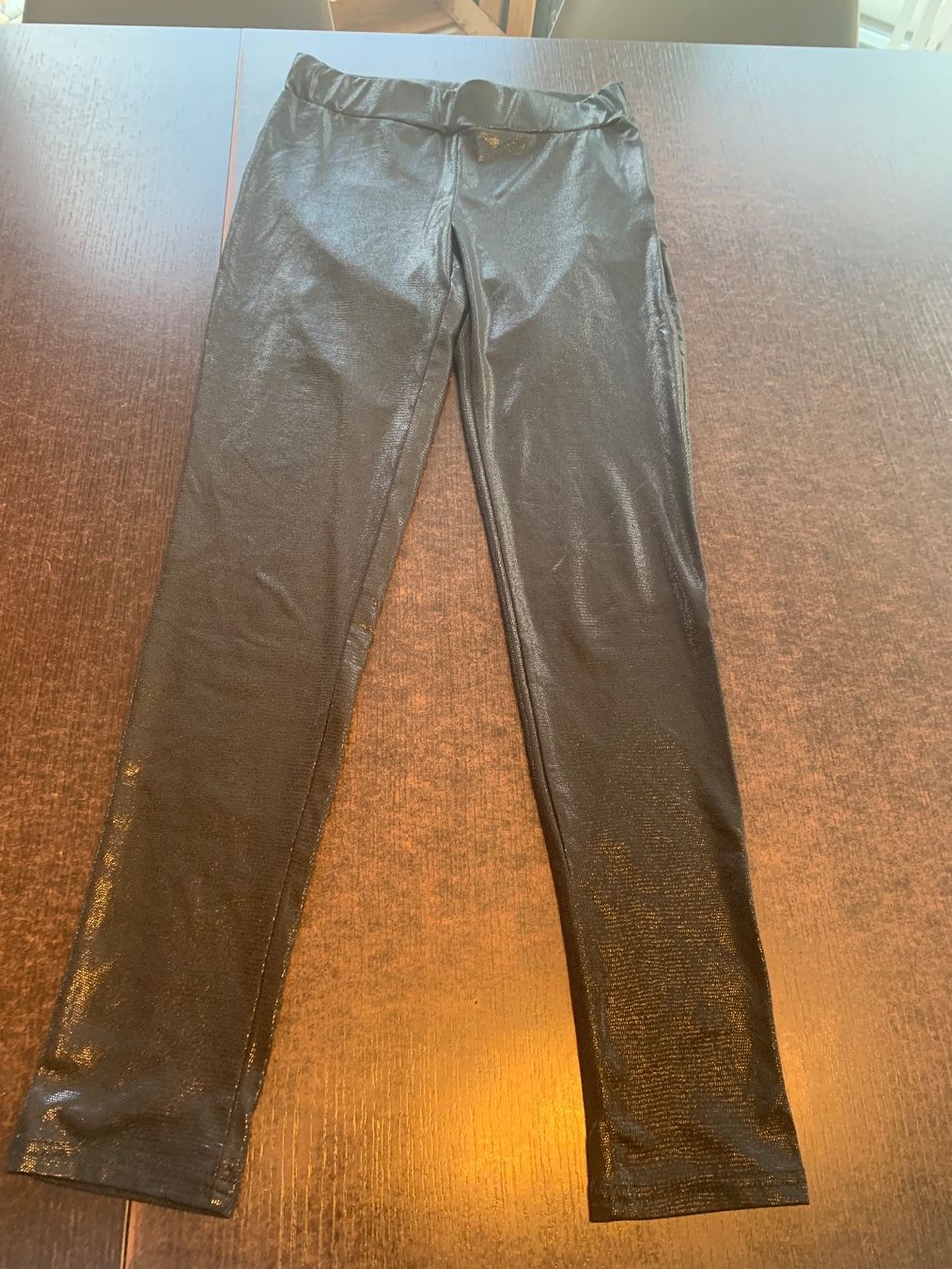 Collants: Leggins brillant taille S 176cm – Neuf (Voir description) à Domdidier par qatar1973