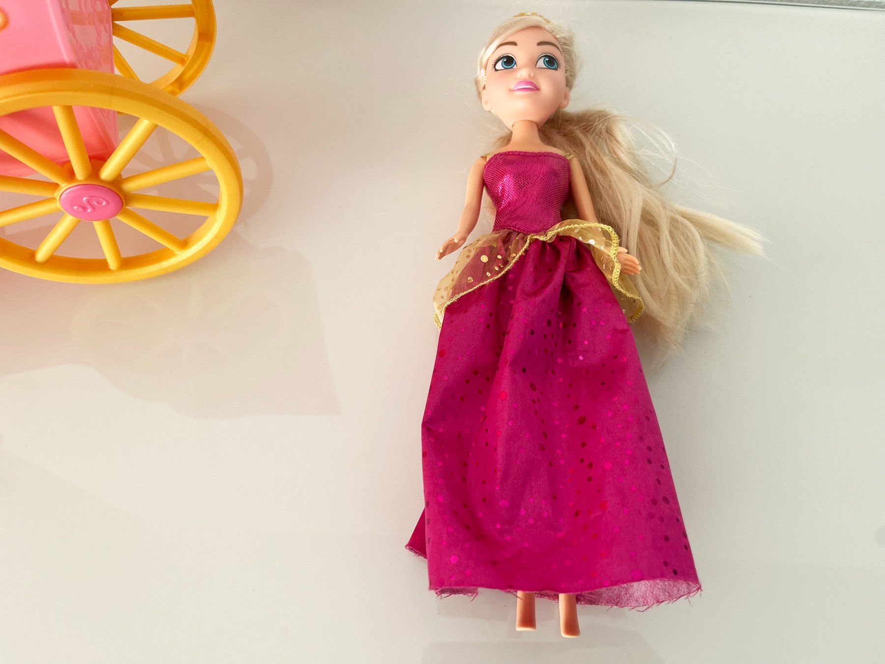 Bambole: Poupée Princesse avec cheval et calèche – Usato da Lausanne venduto da BeyondStories 3