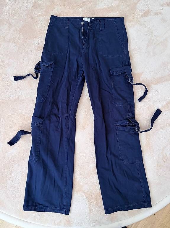 Pantaloni: Stradivarius Cargo Hose Navy Blau – Usato da Neuhausen Am Rheinfall venduto da N4vii91