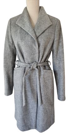 Grauer Mantel von Szulist mit Bindegürtel – Gr. 34 ​