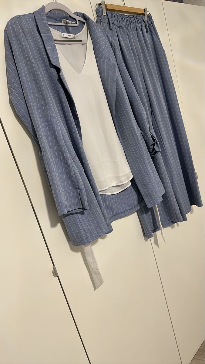 Lotti di vestiti: Stylischer Hosenanzug mit Bluse, Grösse 38 – Nuovo (secondo la descrizione) da Dietikon venduto da vithya88 1