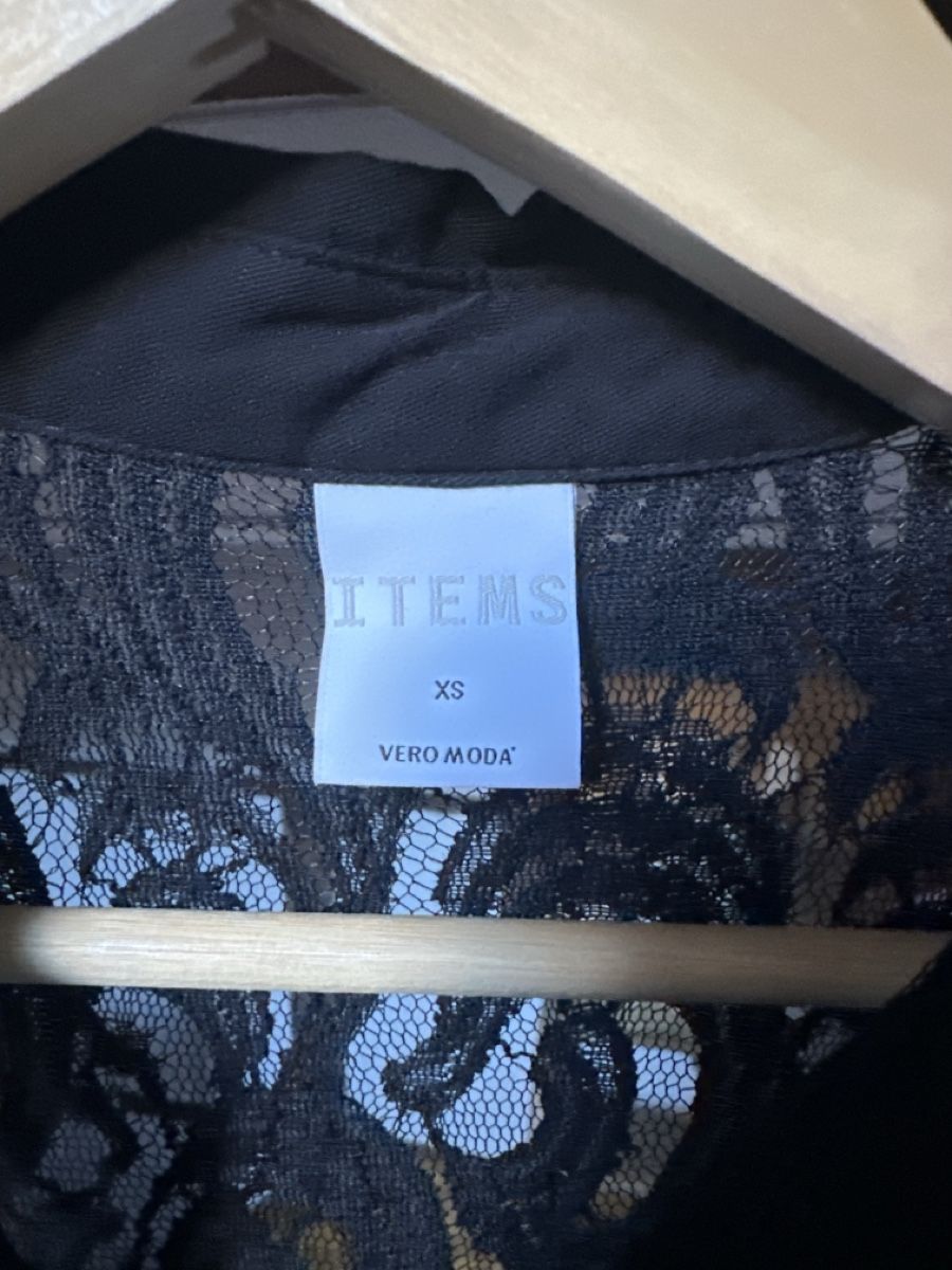Camicette: Items Vero Moda, Bluse, schwarz, Grösse XS, Spitze – Usato da Trimmis venduto da vai_9qzr 1