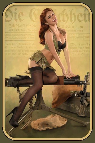 Insegne: Blechschild-MILITARY PIN UP SITZT AUF KA – Nuovo e nell'imballaggio originale da Rupperswil venduto da big-one-sale