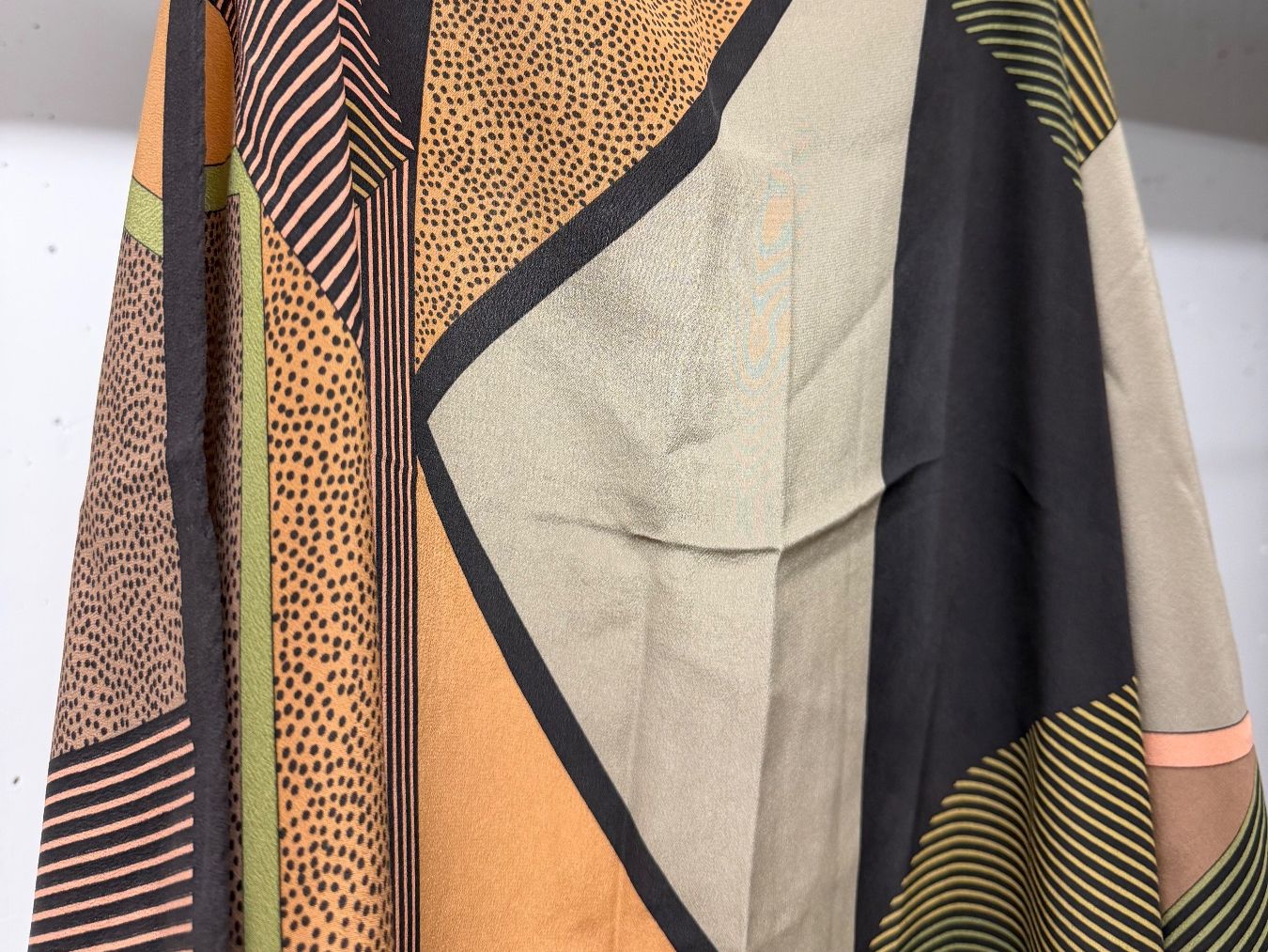 Foulard & Sciarpe: Seidenschal – Usato da Sennhof venduto da Johnbest 4