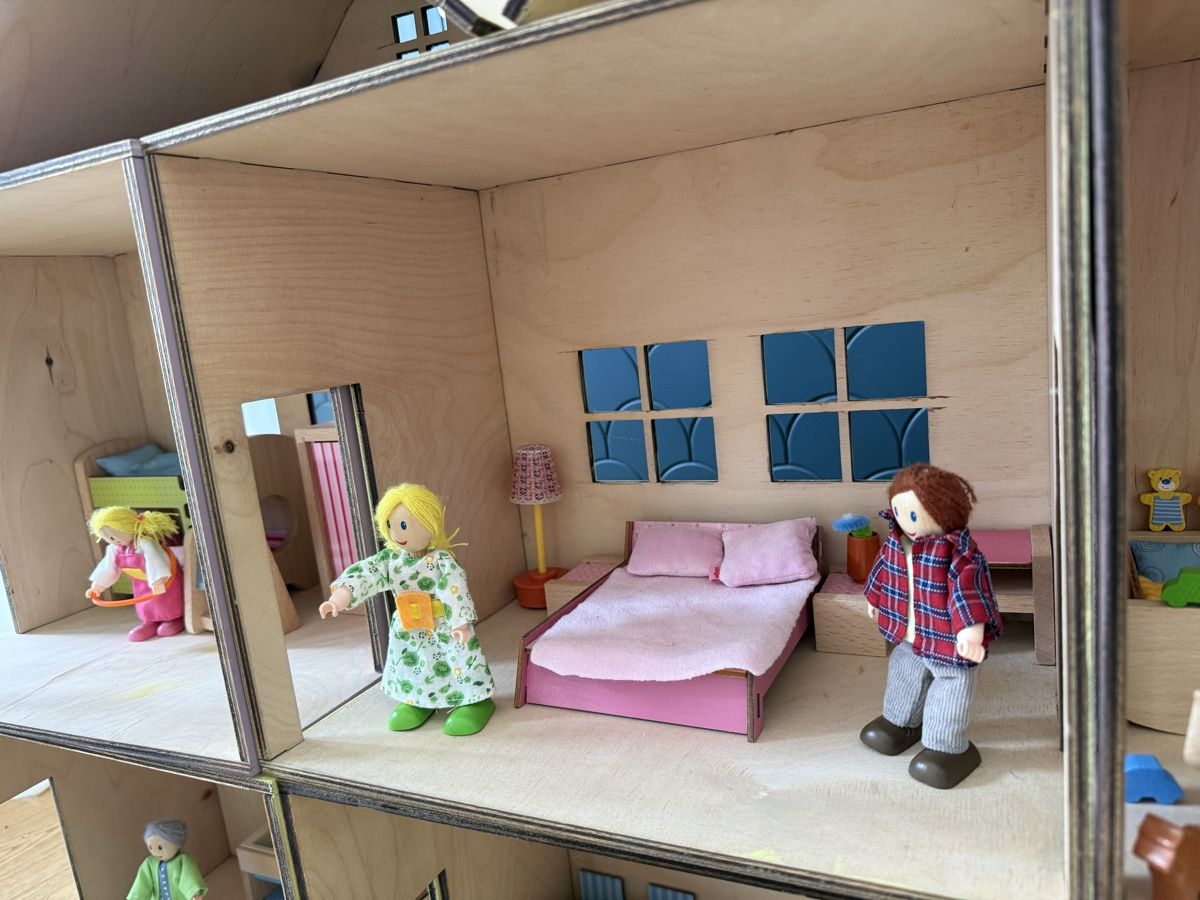 Case e mobili per bambole: Doppel-Puppenhaus mit Zubehör – Usato da Steinmaur venduto da kbraun01 4