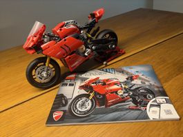 LEGO Technic Ducati Panigale V4 R 42107