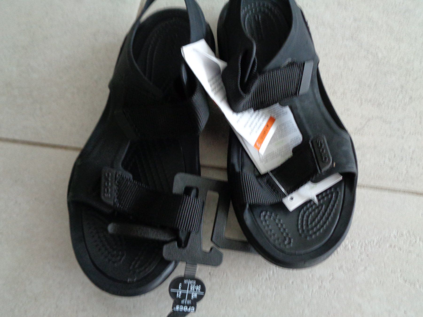 Crocs Scarpe da uomo: Crocs  Sandalen GR. 34/35 NEU – Nuovo (secondo la descrizione) da Rotkreuz venduto da Samballi