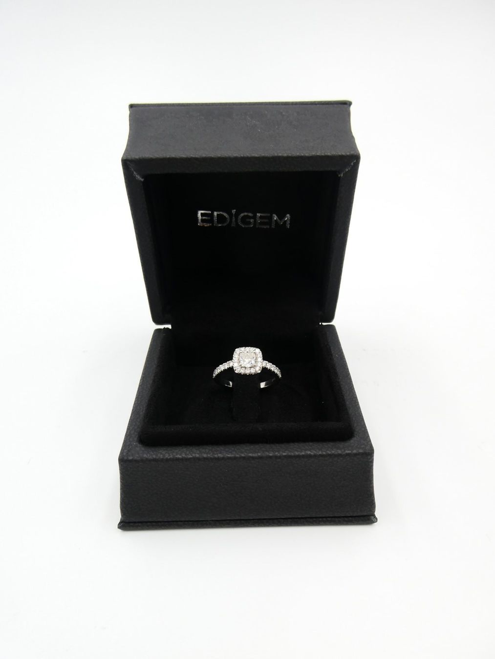Anelli: SOLITÄR RING IN 950 PLATIN MIT DIAMANT ENTOURAGE – Usato da Luzern venduto da EdiGem 4