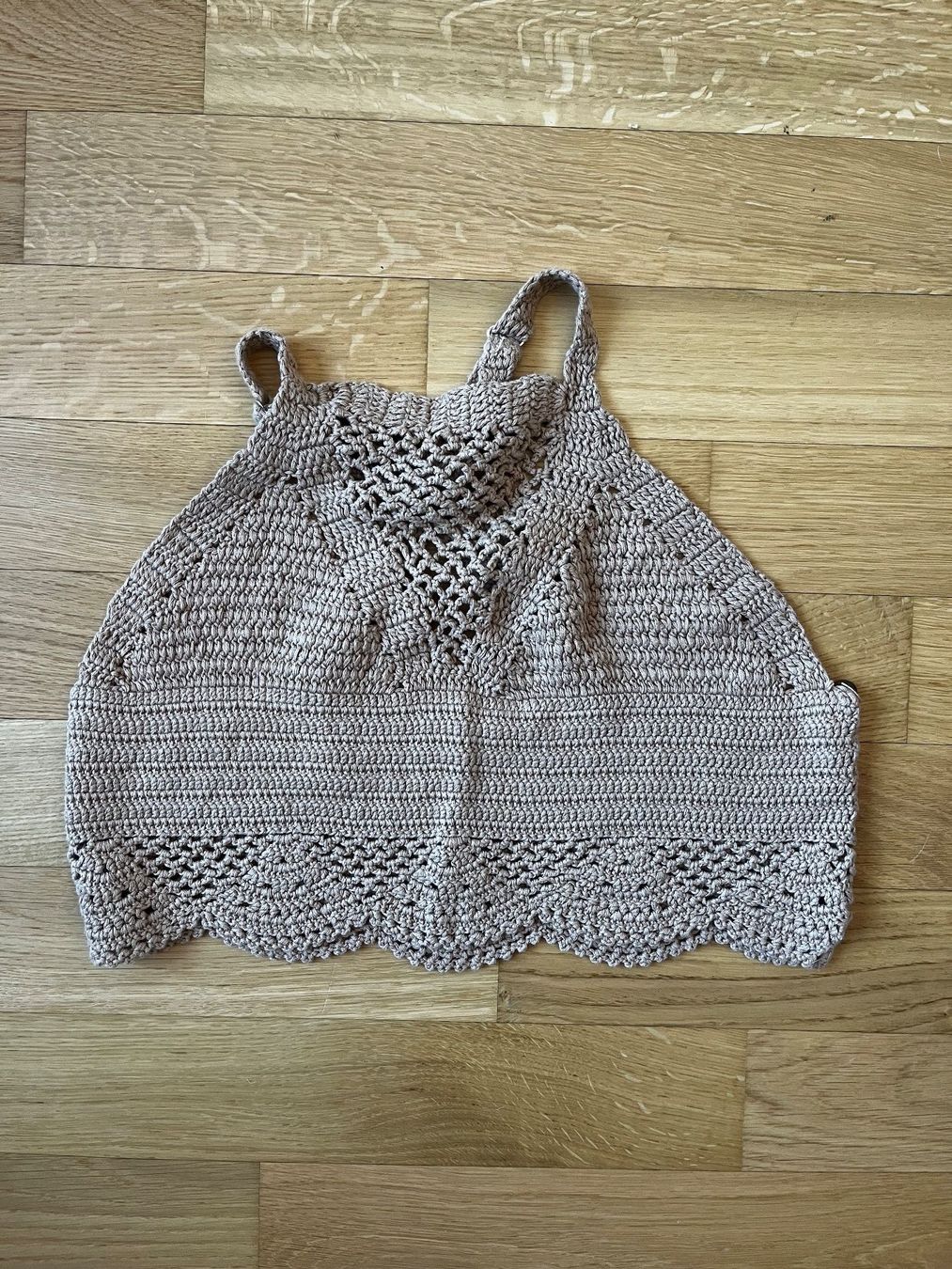 Top: Haut crocheté – Nuovo (secondo la descrizione) da La Tour-de-Trême venduto da lol_85kj