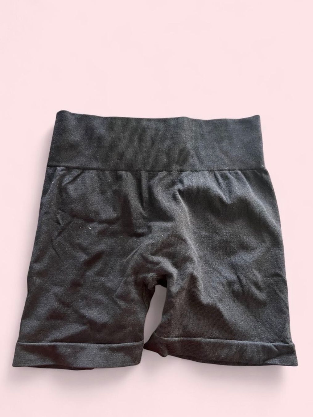 Leggings: Black & navy shorts with built in scrunch – Usato da Otelfingen venduto da houseofstae