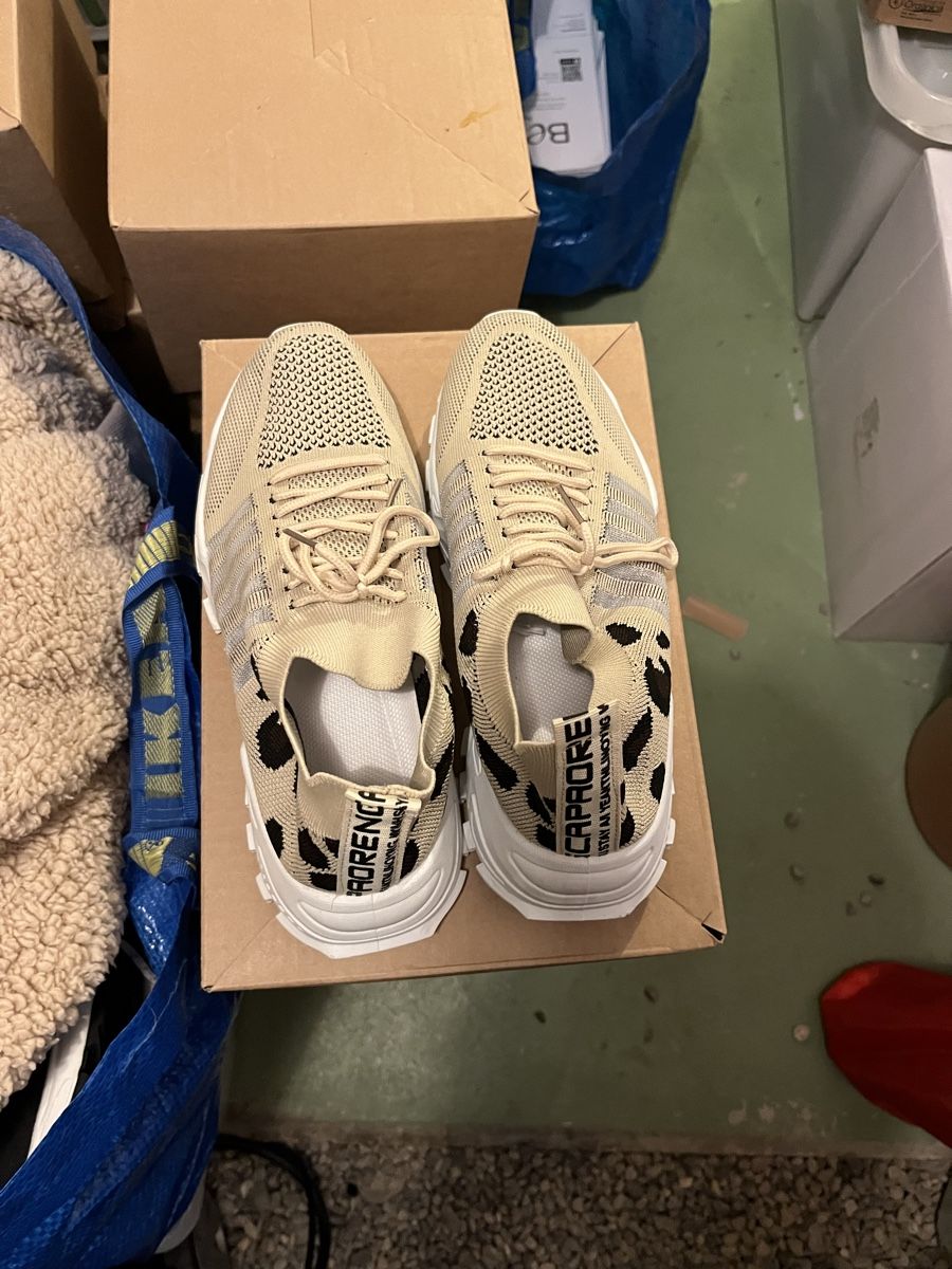 Scarpe da donna: Neue Turnschuhe Größe 43 – Nuovo (secondo la descrizione) da Adliswil venduto da rossoelmare