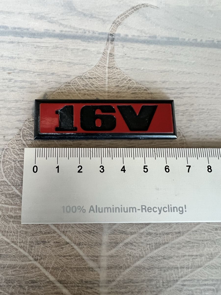 VW Tutti pezzi di ricambio auto: VW 16V Emblem Original  – Usato da Sevelen venduto da Ritiplampi