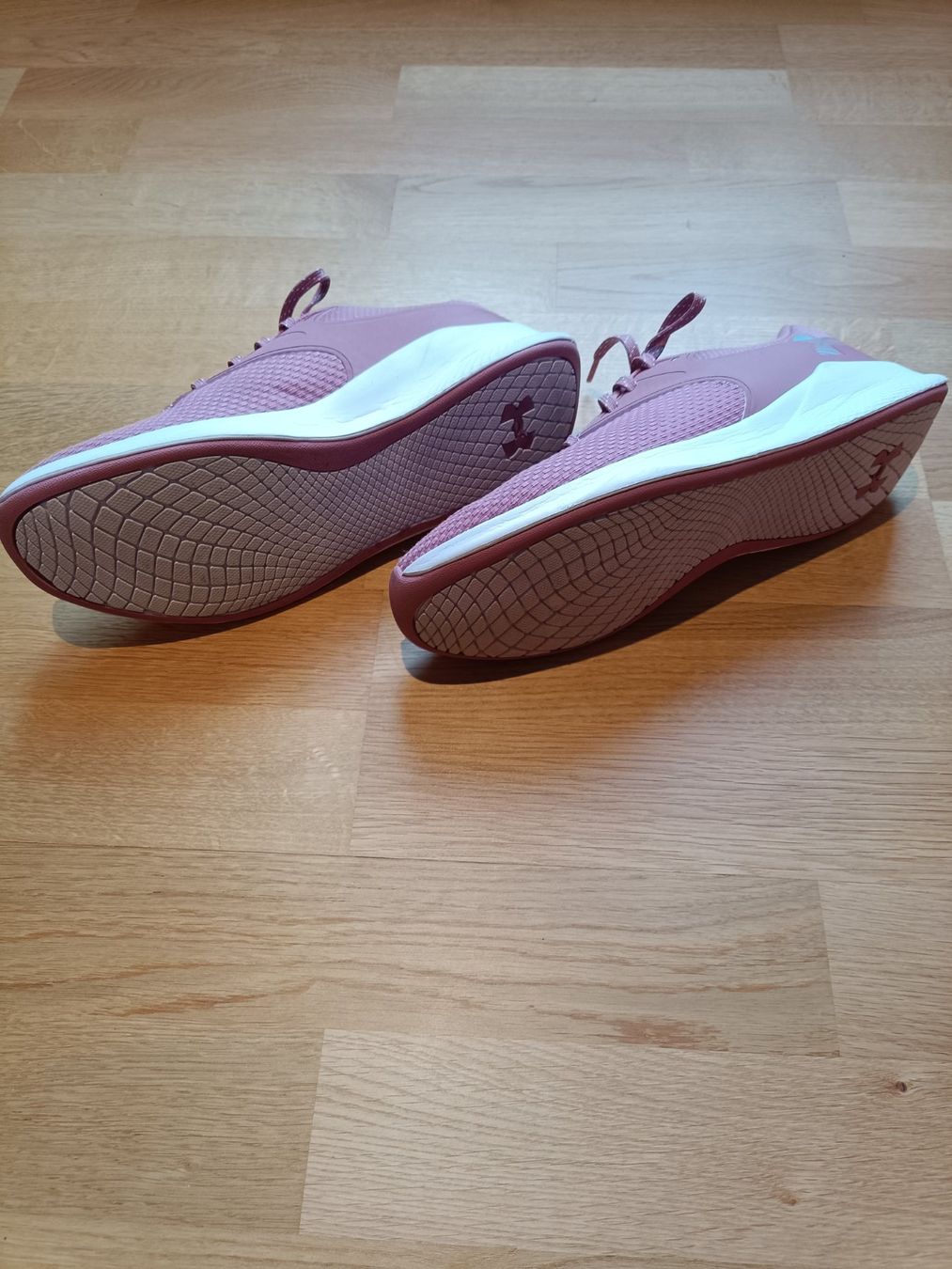 Under Armour Scarpe da donna: Under Armour Sportschuhe – Usato da Bern venduto da joh_x7lj 1