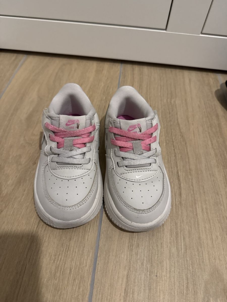 Nike Chaussures filles: Baskets Nike Force 1 à scratch - taille 26 – D'occasion à Saillon par alico 2