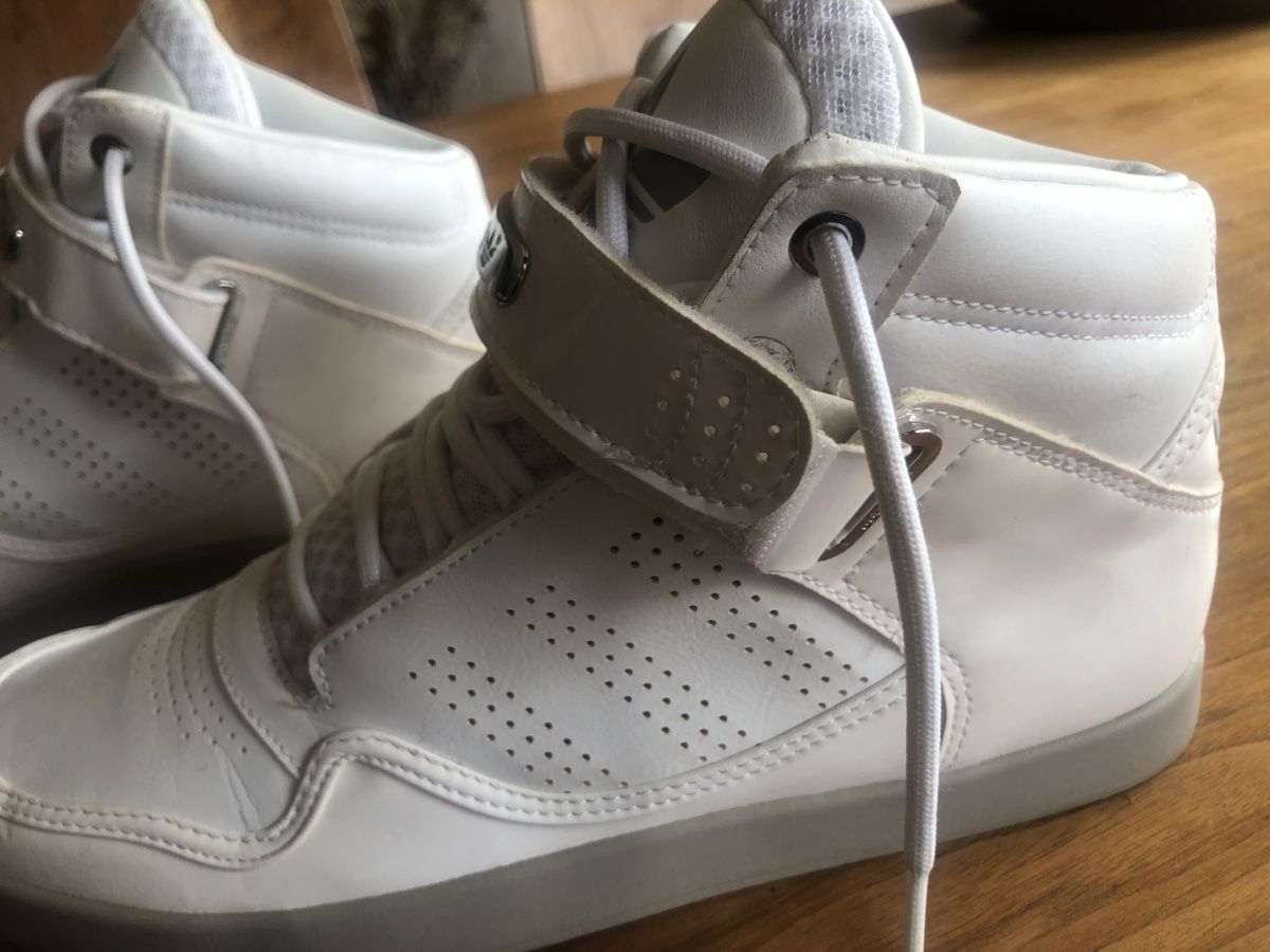 Adidas Scarpe da uomo: Men Adidas sneakers size 41 – Usato da Freienwil venduto da Nompumelelo 2