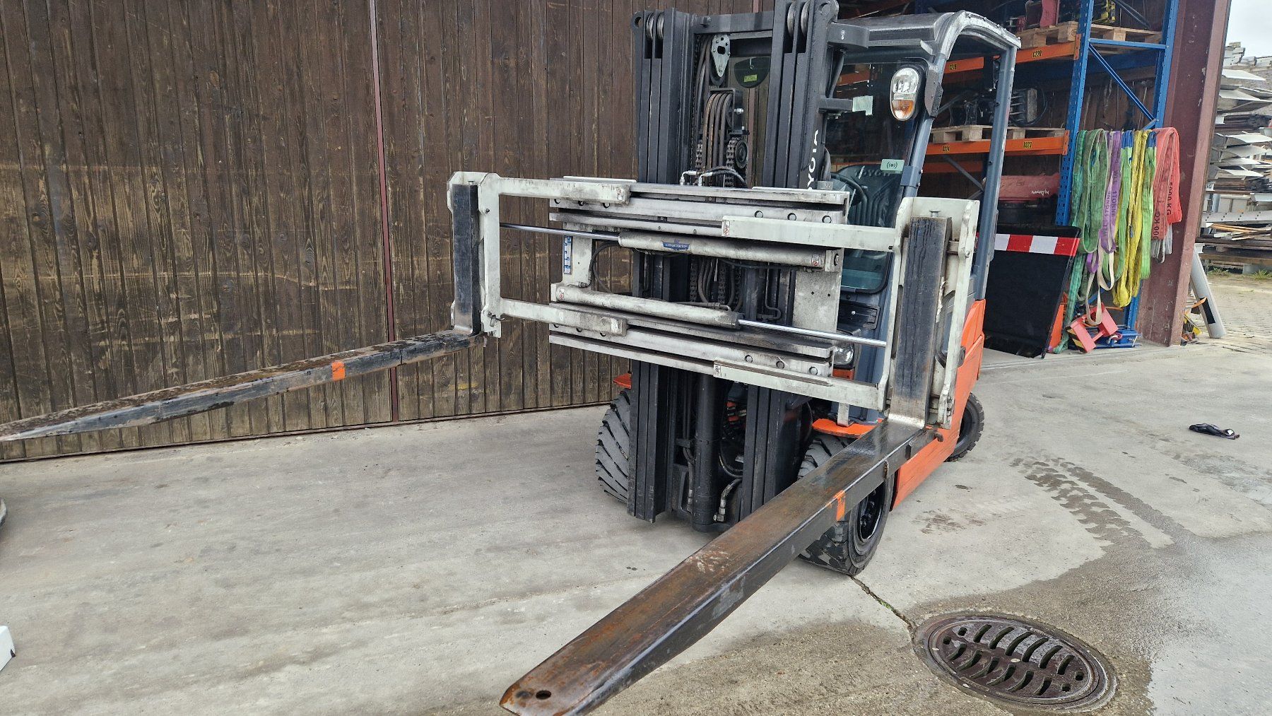 Carrelli elevatori e a forche: •	Toyota Elektro Stapler Triago 80 – Usato da Büren an der Aare venduto da Fridu2 4