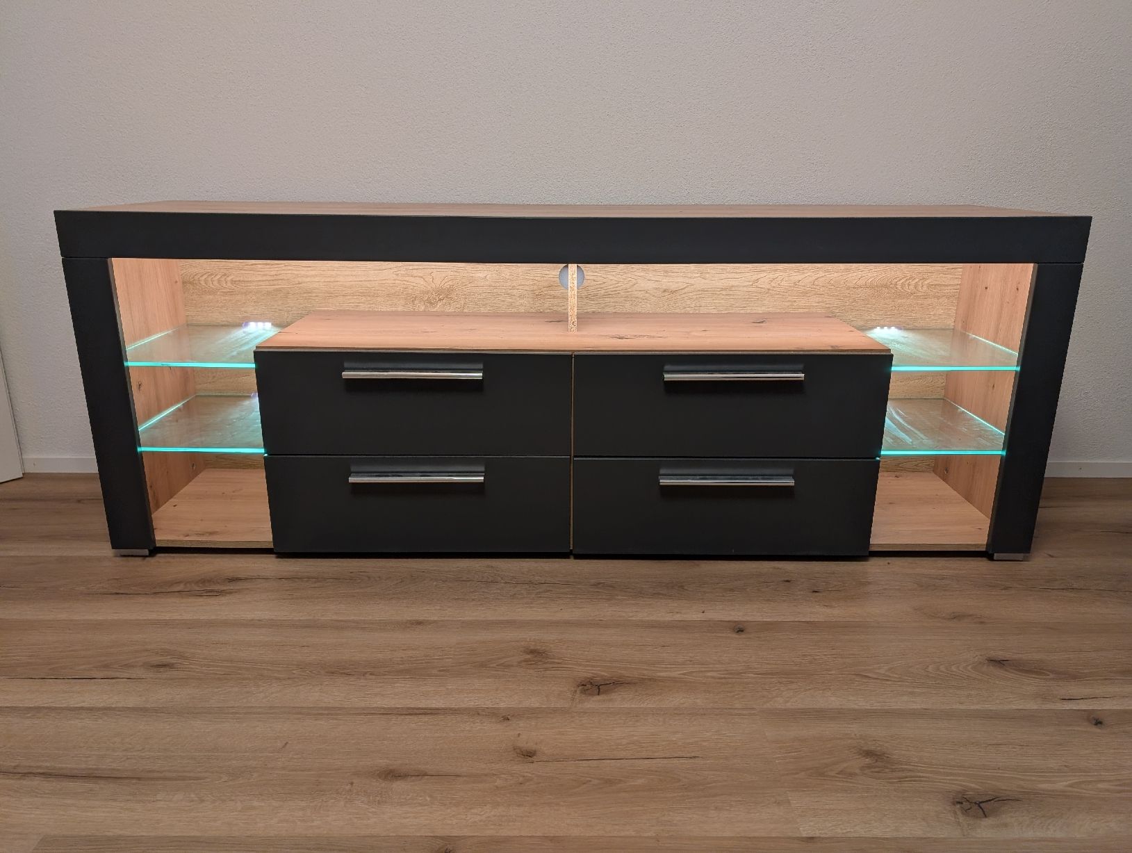 Mömax Mobili TV: TV Lowboard mit Beleuchtung – Usato da Rorschacherberg venduto da dar_6f2g 1