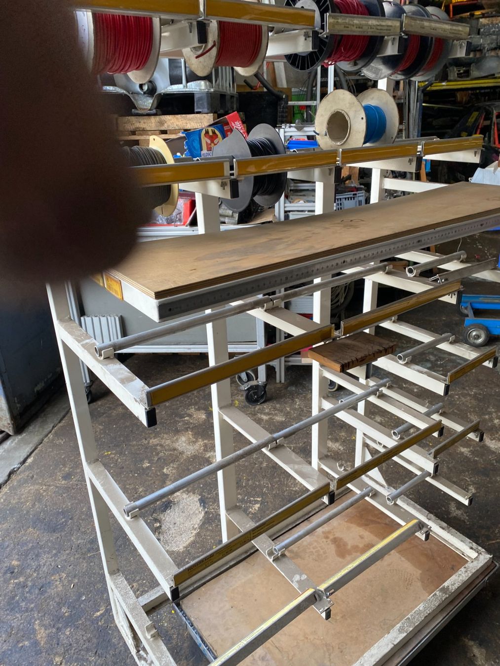 Scaffali: Metall, Werkstattgestell – Usato da Feuerthalen venduto da Sct3 4