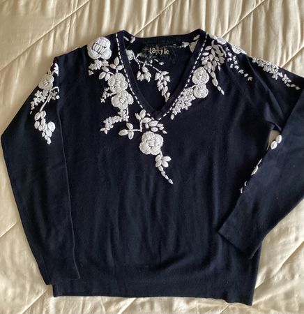 Pullover mit Stickerei Grösse M