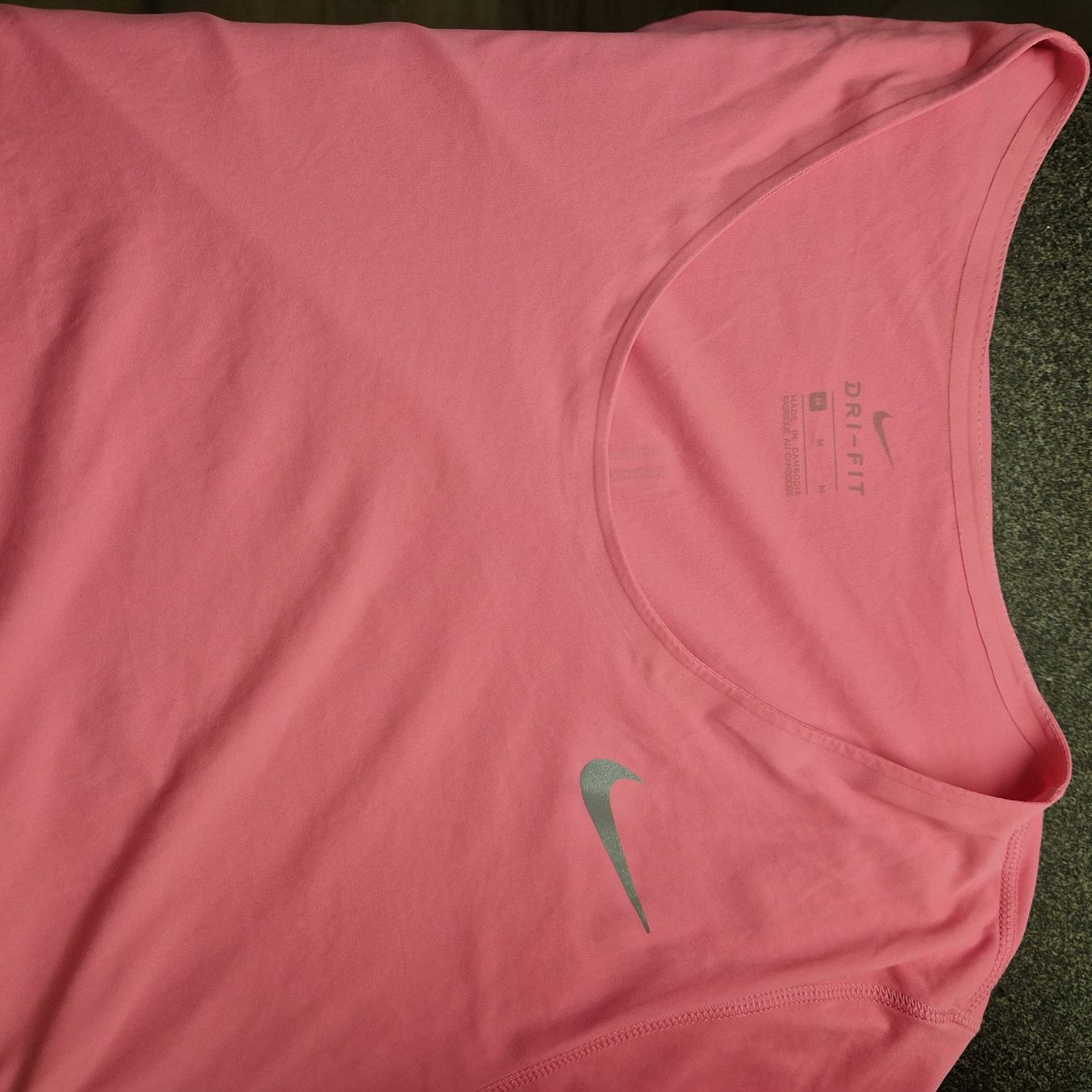 T-shirt: Nike Sport Shirt – Usato da Roggliswil venduto da bi10do 4