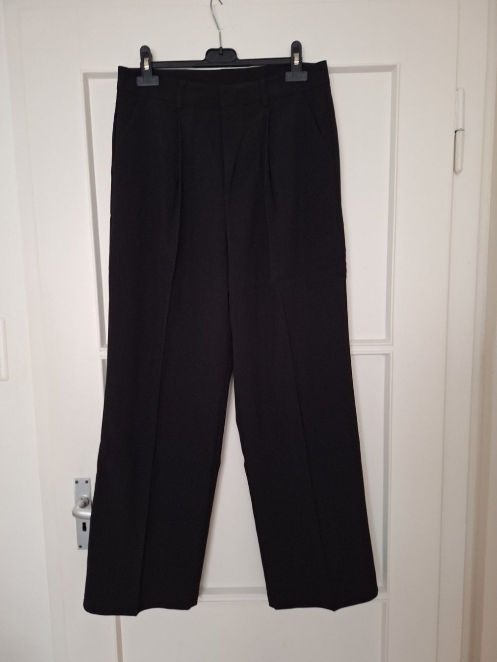 Pantaloni: Pantalon noir élégant,taille L,neuf – Nuovo (secondo la descrizione) da Lausanne venduto da anta-123
