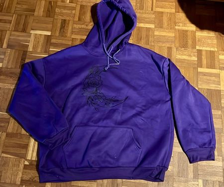 Lila Hoodie mit Mond Design, Grösse XXL