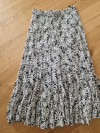 Sommerrock Blumen schwarz weiss Pailletten Gr. 42-44