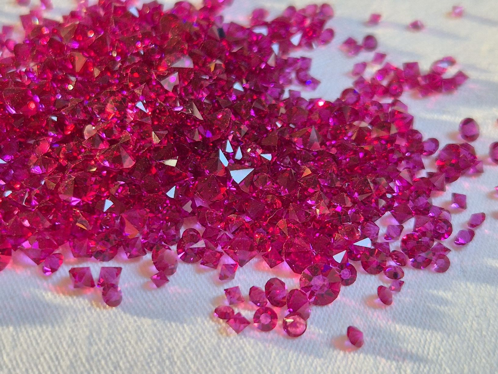 Kit bricolage: Swarovski Strass Steine Farbe Ruby – Nuovo (secondo la descrizione) da Höfen b. Thun venduto da enr_7xsd 5