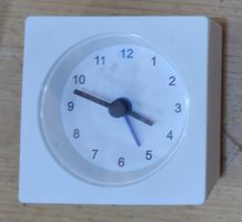 Weisser Tischwecker/Reisewecker