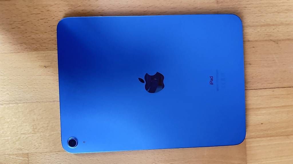 Apple Tablet PC: iPad 10, 256Go bleu avec clavier Logitech et étuis – Usato da Crissier venduto da Licorne1234 2