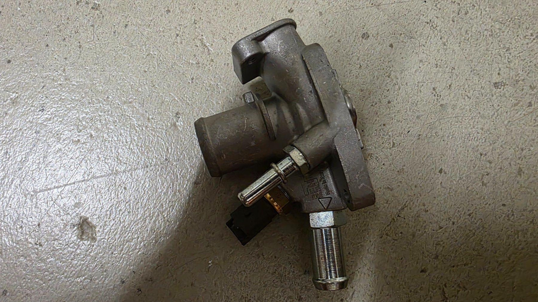 Abarth Tutti pezzi di ricambio auto: Fiat 500 Abarth 2011 Thermostat – Usato da Pratteln venduto da Jan_E 2