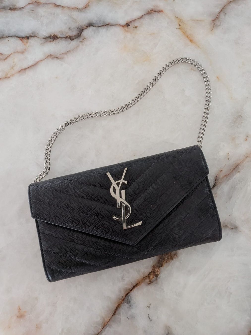 Saint Laurent Borse da donna: Yves Saint Laurent Monogram Chain Wallet Schwarz – Usato da Bergdietikon venduto da Lindor12