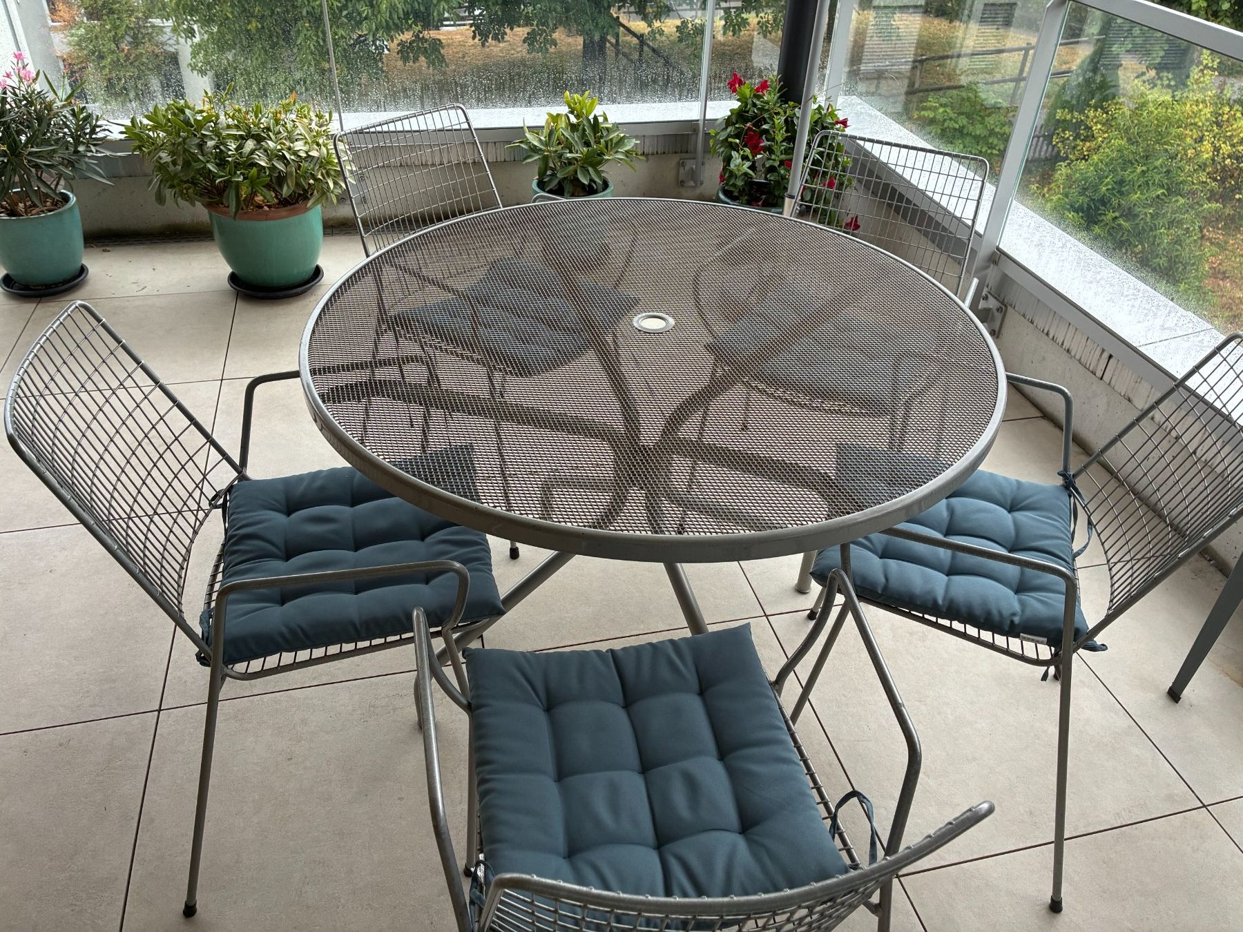 Emu Tischset: EMU Klassiker Gartentisch und Stühle – Gebraucht aus Hochdorf von Spirvip