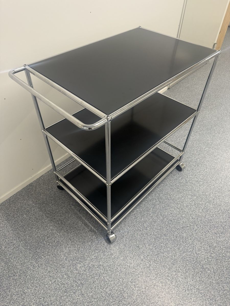 USM Étagères: USM Haller Servierwagen Anthrazit grau  – D'occasion à Balsthal par Designhaus.Schmitt 3