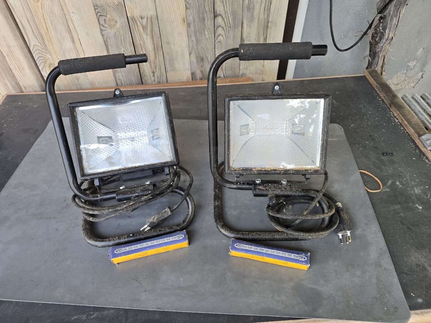 Lampade: 2x Baustrahler mit Kabel gebraucht – Usato da Thun venduto da babu90 1