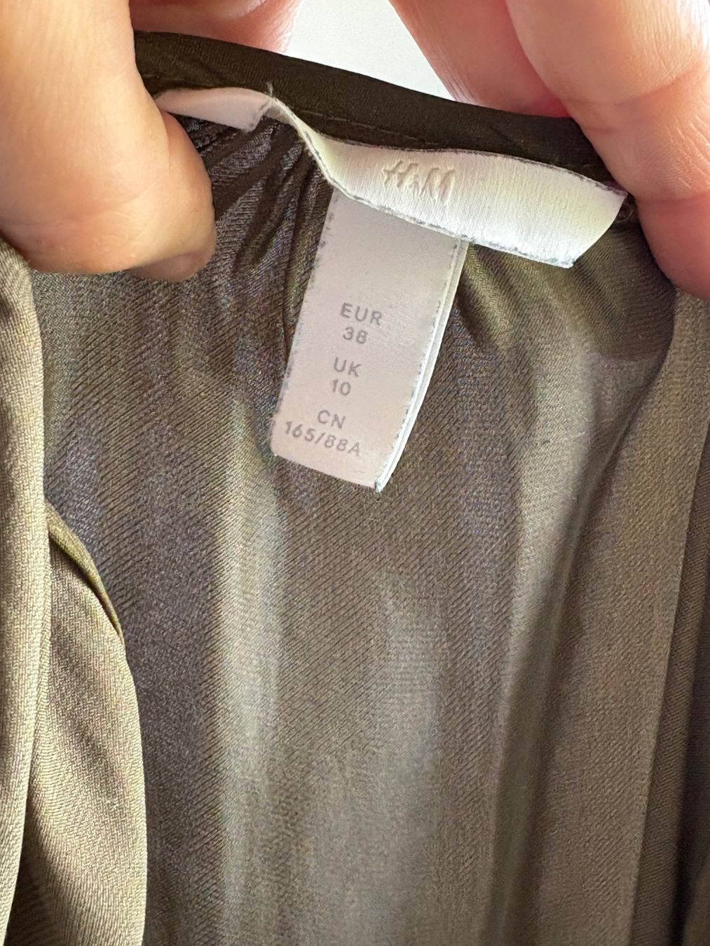 H&M Camicette: olivgrüne Bluse mit langen Ärmeln – Usato da Zürich venduto da bbbggg 3