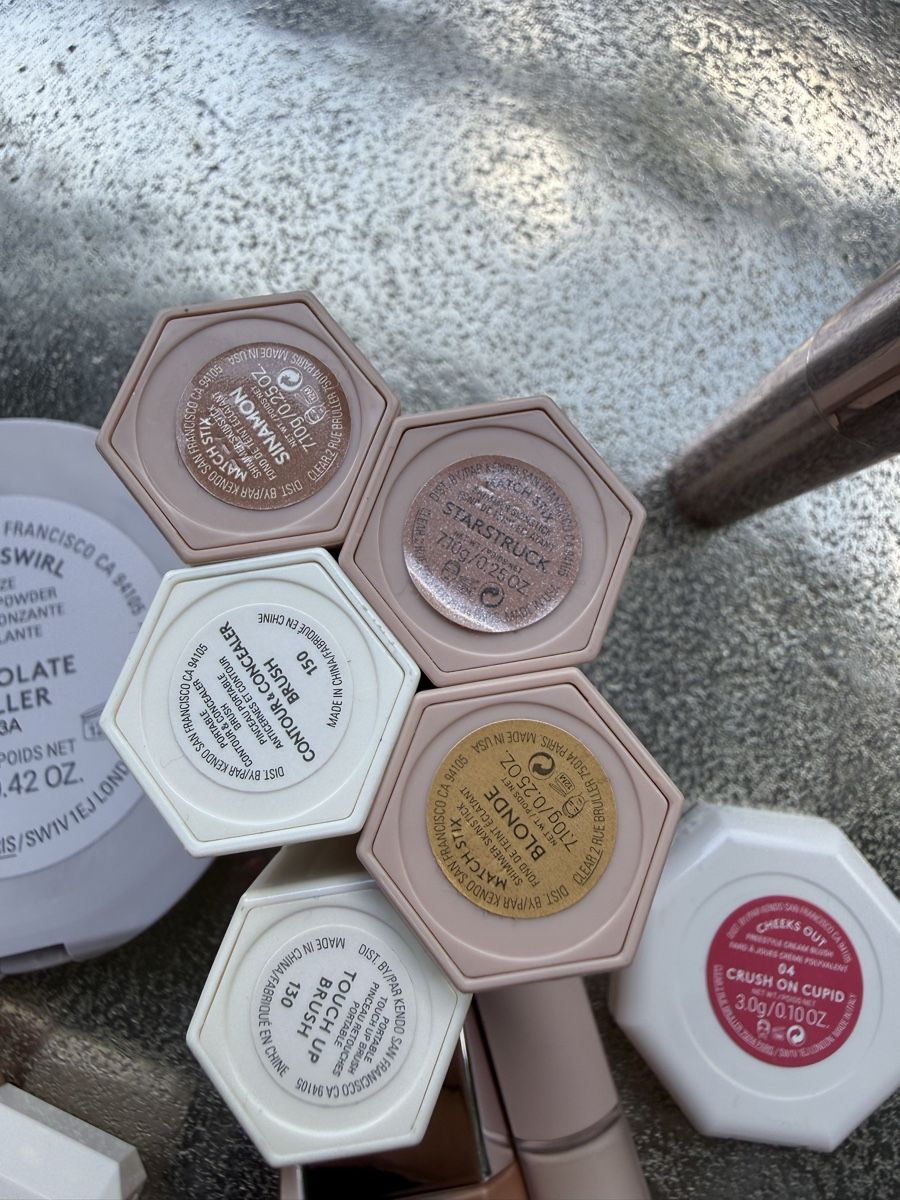 Kosmetik-& Massageliegen: Fenty Beauty Cosmetics Bundle New Unused – Neu (gemäss Beschreibung) aus Zürich von pinish 4