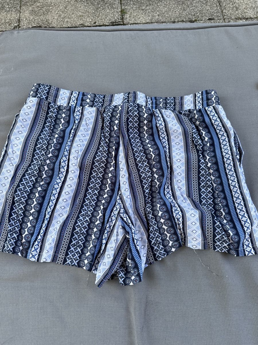 Pantaloni: Shorts Neu (44) – Nuovo e nell'imballaggio originale da Vezia venduto da sidu03 2