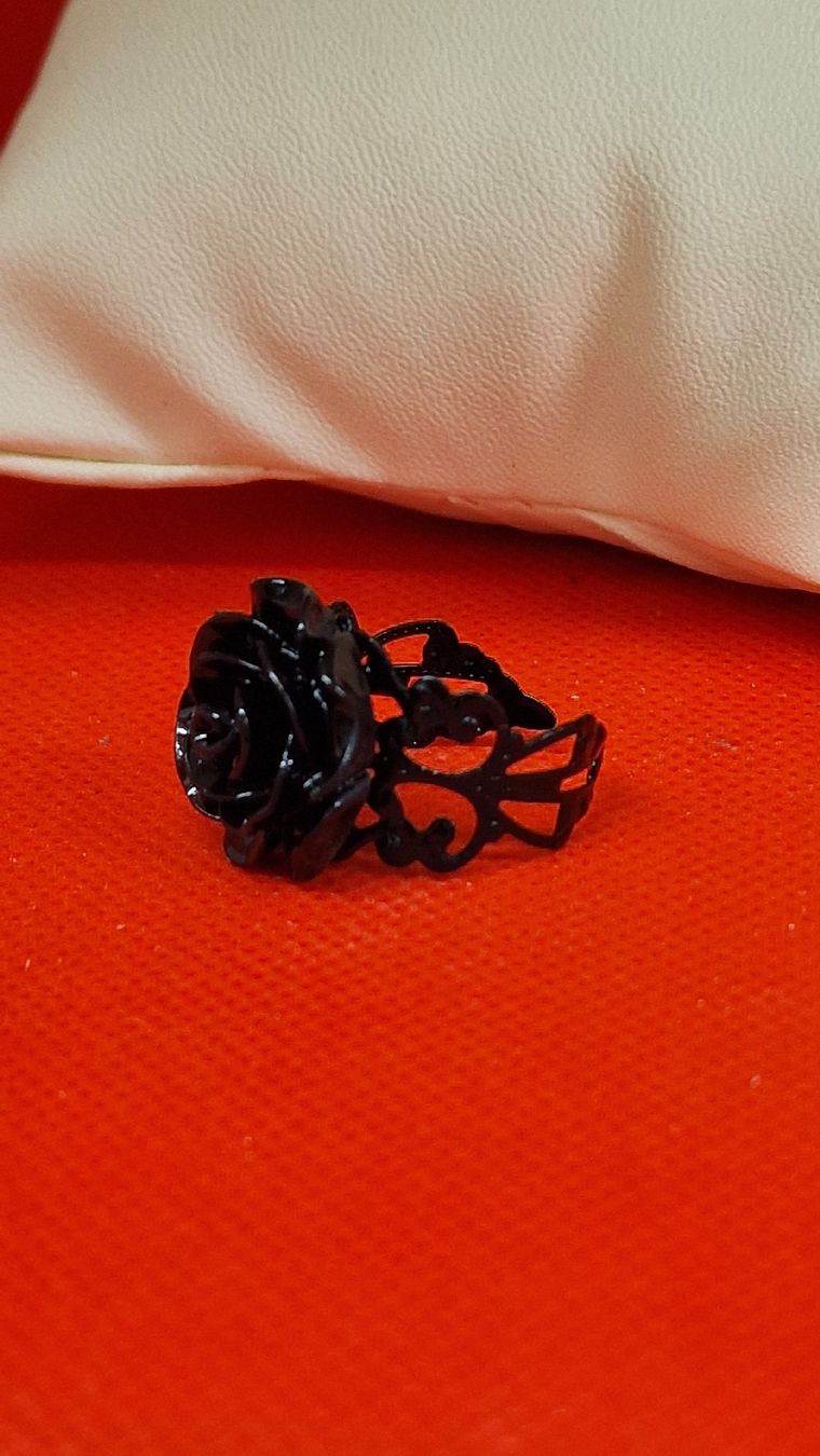 Anelli: Schwarzer Ring, Gothic Rose, – Nuovo (secondo la descrizione) da Herisau venduto da Antiques.AR 1