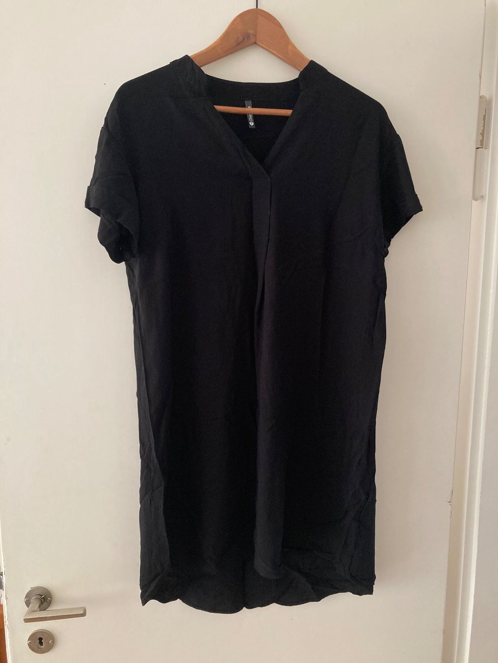 Camicette: Schwarze Longbluse | Chicorée * Grösse M – Usato da Basel venduto da AufeinenBlick