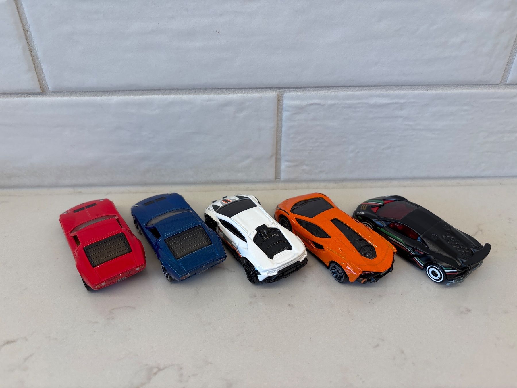 Hot Wheels Voitures modèles: 5 Hotwheels Lamborghini 1/64 – D'occasion à Gollion par Hampton 1