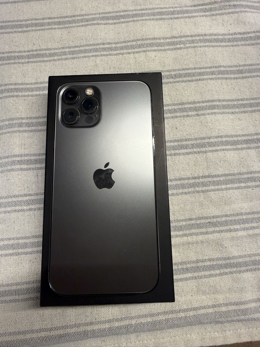 Apple Telefoni cellulari / Smartphones: iPhone 12 Pro 256GB – Usato da flawil venduto da mahrad.saghafi